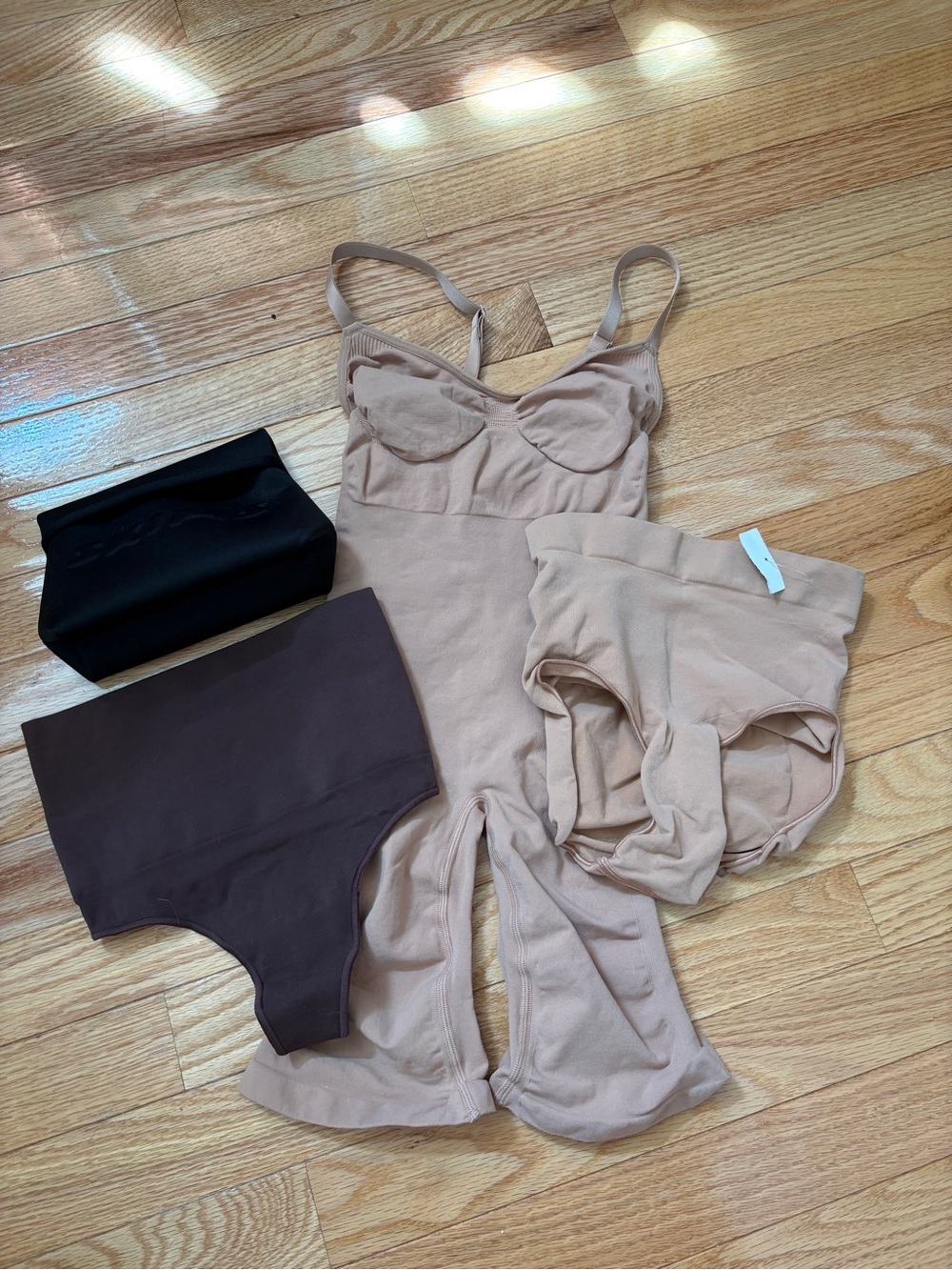 SKIMS Sculpting Shapewear Bundle in Nude, Black, and Brown small/medium